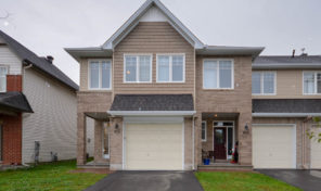 *SOLD* 912 Verbena Cres – Stunning End Unit Townhouse For Sale!